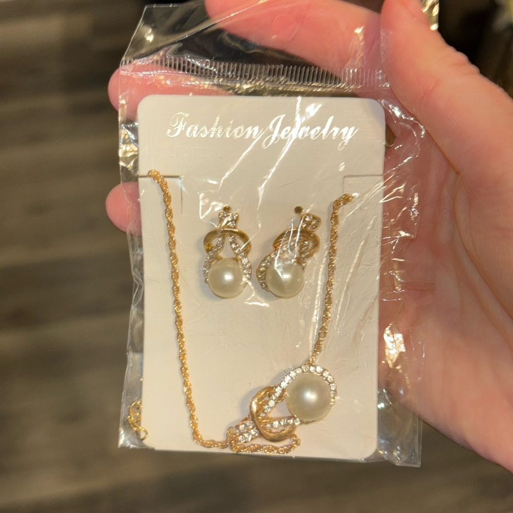 Costume jewelry set
